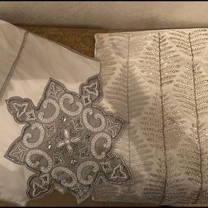 Domain Beaded Table Runner & Pillow Cover